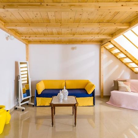 Naiva Appartement Napels Buitenkant foto