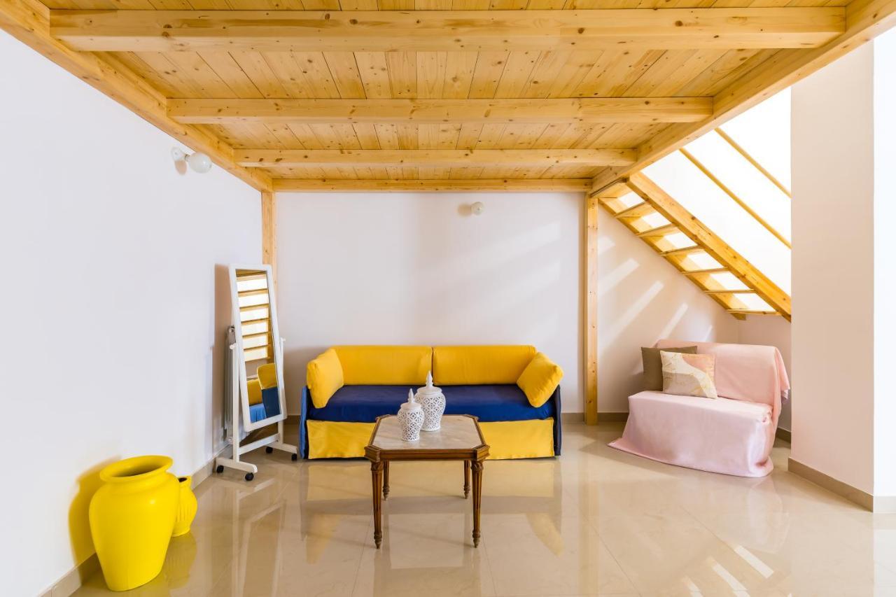 Naiva Appartement Napels Buitenkant foto